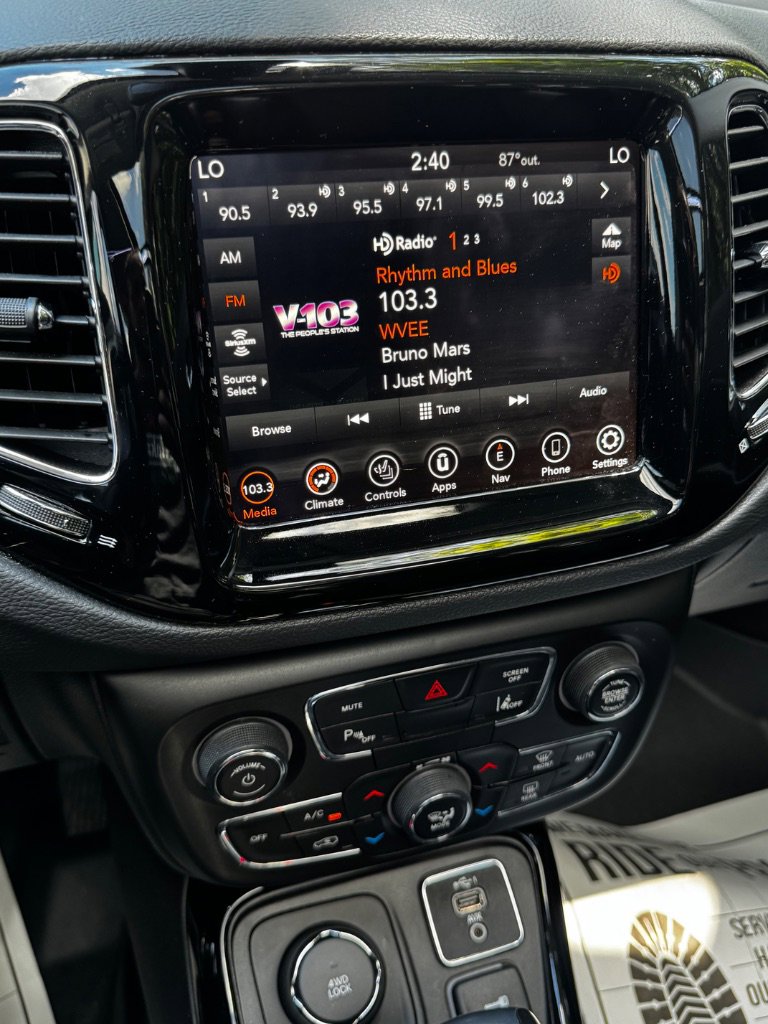 Used 2021 Jeep Compass Limited w/ Sun and Sound Group AWD/4WD image 16