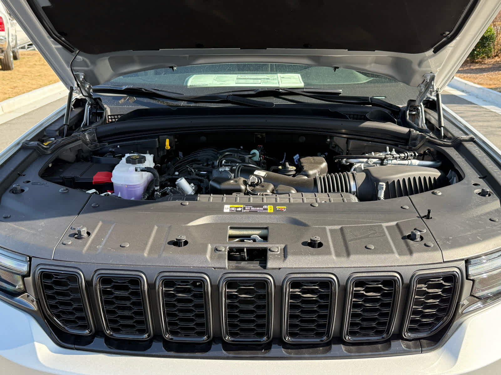 New 2025 Jeep Grand Cherokee Limited AWD/4WD image 32