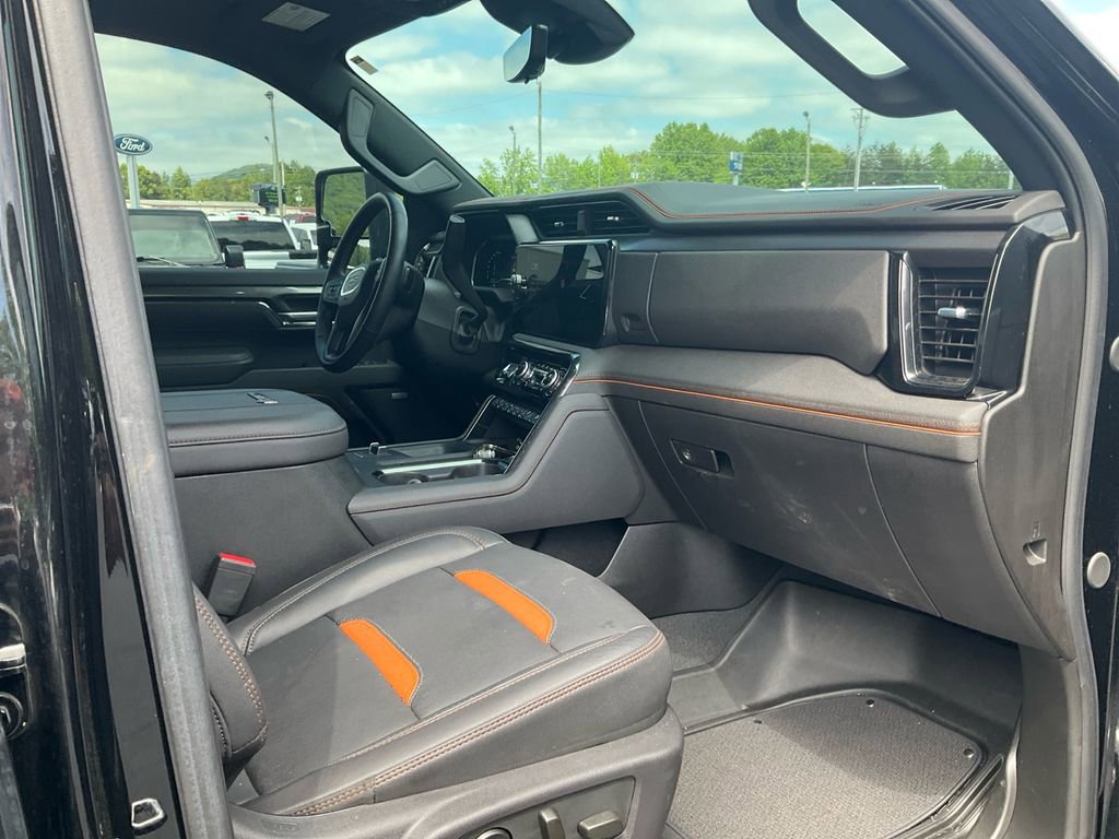 Used 2025 GMC Sierra 2500 AT4 w/ AT4 Premium Plus Package AWD/4WD image 11