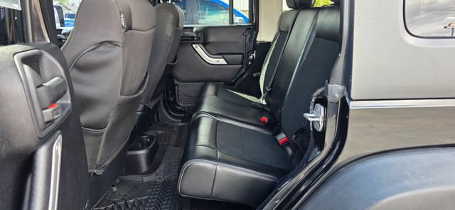 Used 2012 Jeep Wrangler Unlimited Rubicon image 12