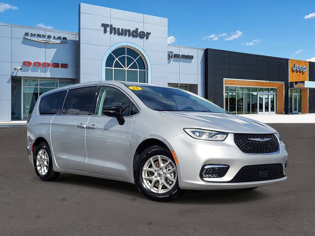Used 2024 Chrysler Pacifica Touring-L FWD 360° Tour