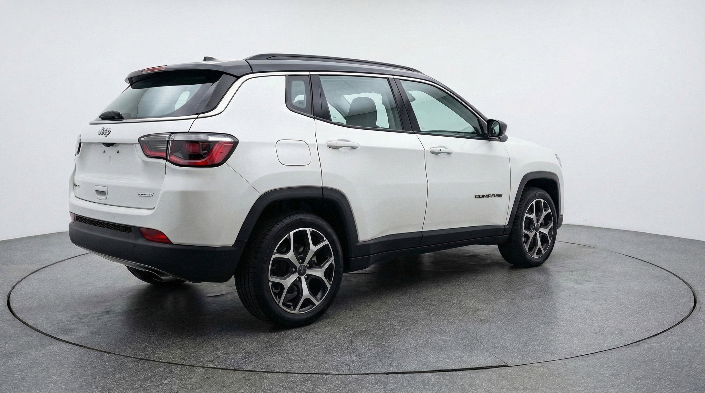 Used 2025 Jeep Compass Limited image 9