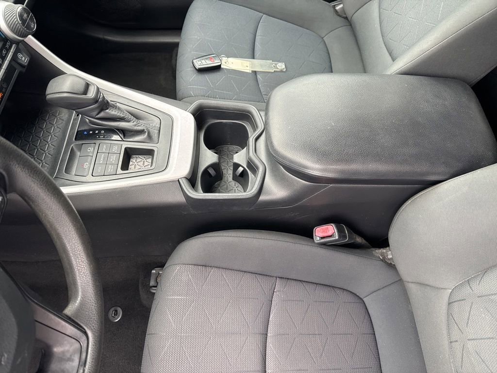 Used 2020 Toyota RAV4 XLE image 28