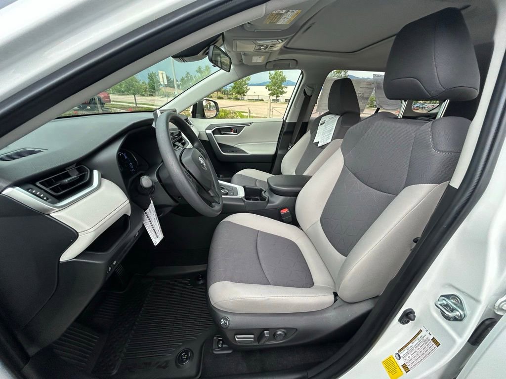 Used 2025 Toyota RAV4 XLE image 34