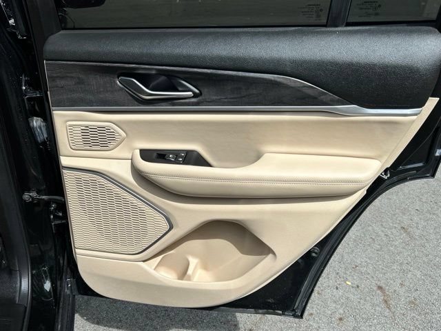 Used 2022 Jeep Grand Cherokee Limited AWD/4WD image 38