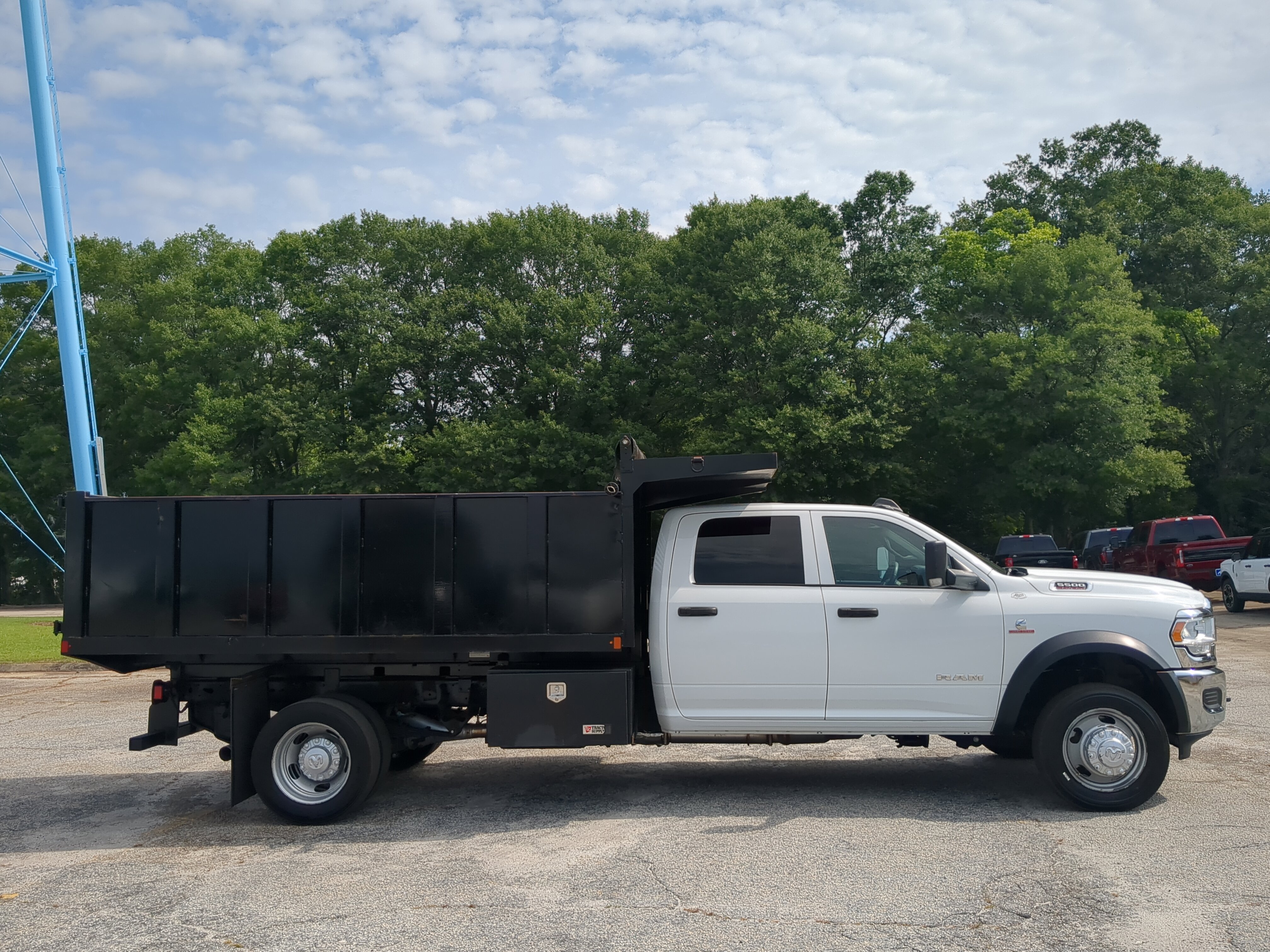 Used 2022 RAM 5500 Tradesman w/ Chrome Appearance Group AWD/4WD video 2