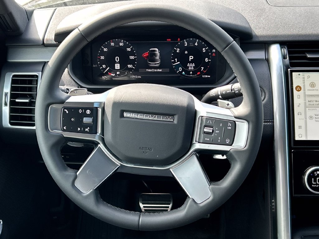 Used 2025 Land Rover Discovery Dynamic SE AWD/4WD image 45