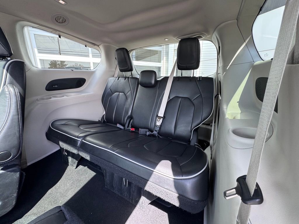 Used 2023 Chrysler Pacifica Limited FWD image 26