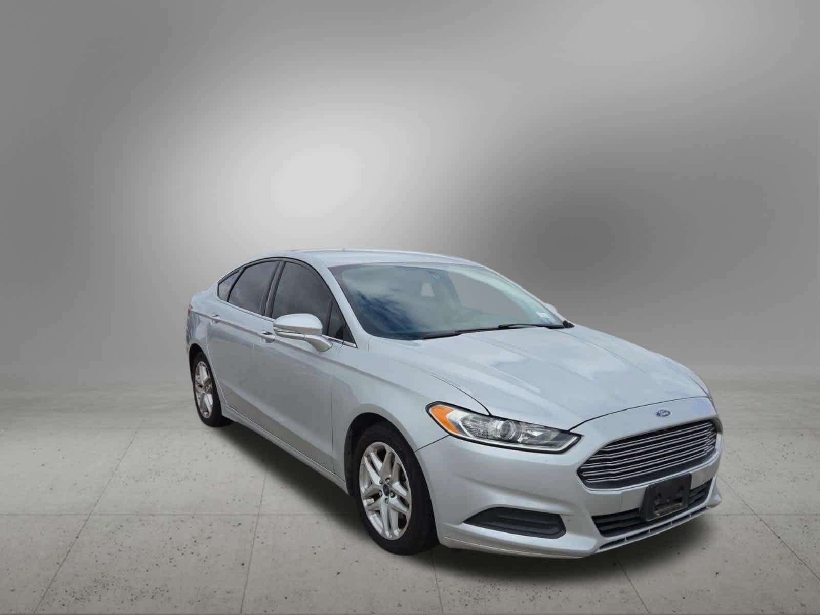 Used 2016 Ford Fusion SE FWD image 8