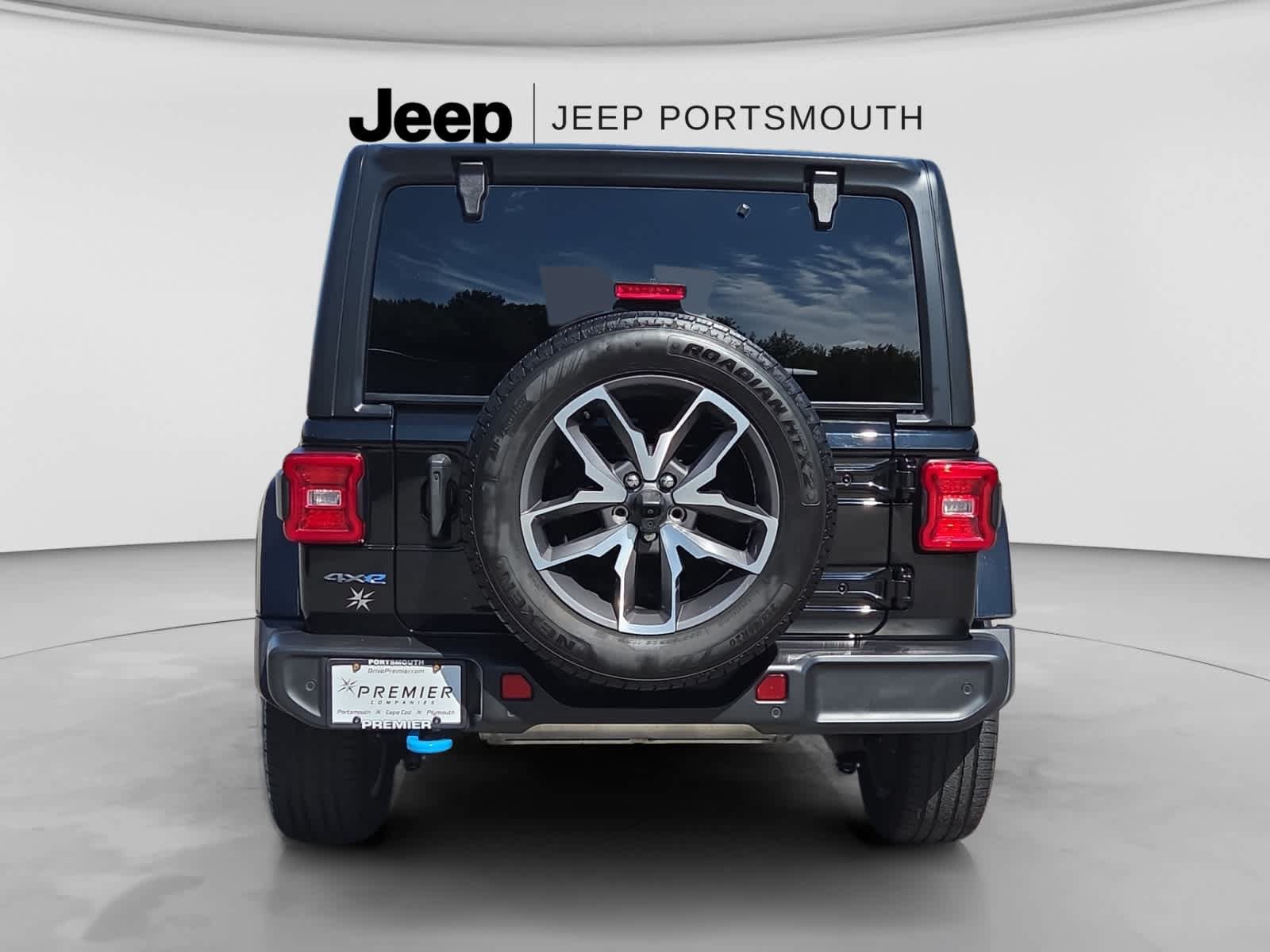 Used 2024 Jeep Wrangler Unlimited w/ Convenience Group AWD/4WD image 6