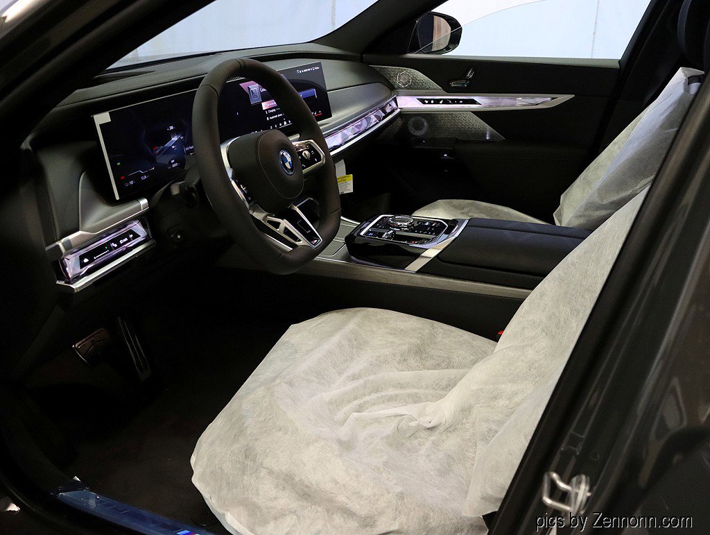 Used 2026 BMW i7 xDrive60 w/ Executive Package image 12
