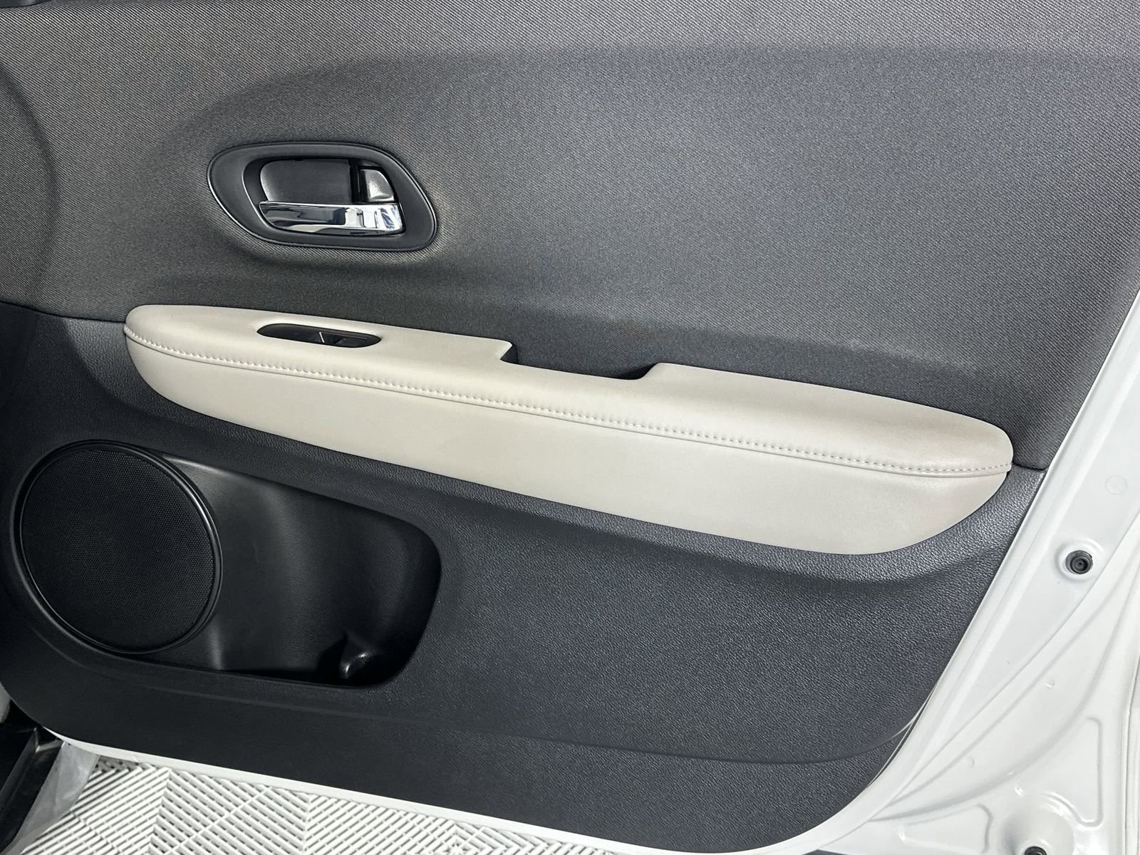 Used 2021 Honda HR-V LX image 31