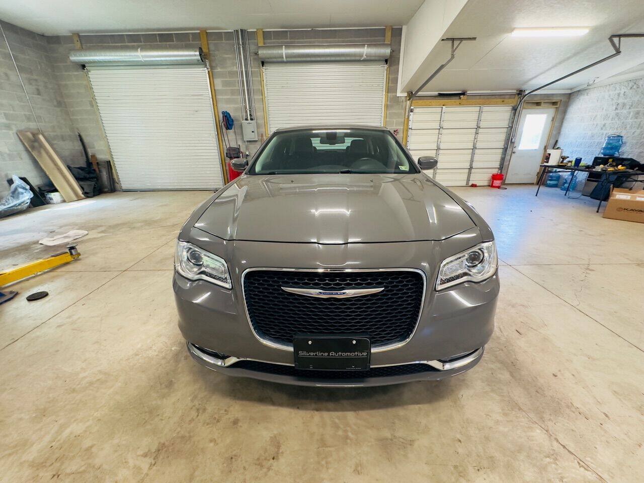 Used 2018 Chrysler 300 Touring L AWD/4WD image 9