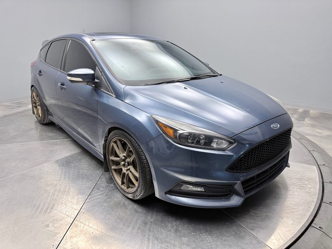 Used 2018 Ford Focus ST w/ Equipment Group 401A FWD image 3