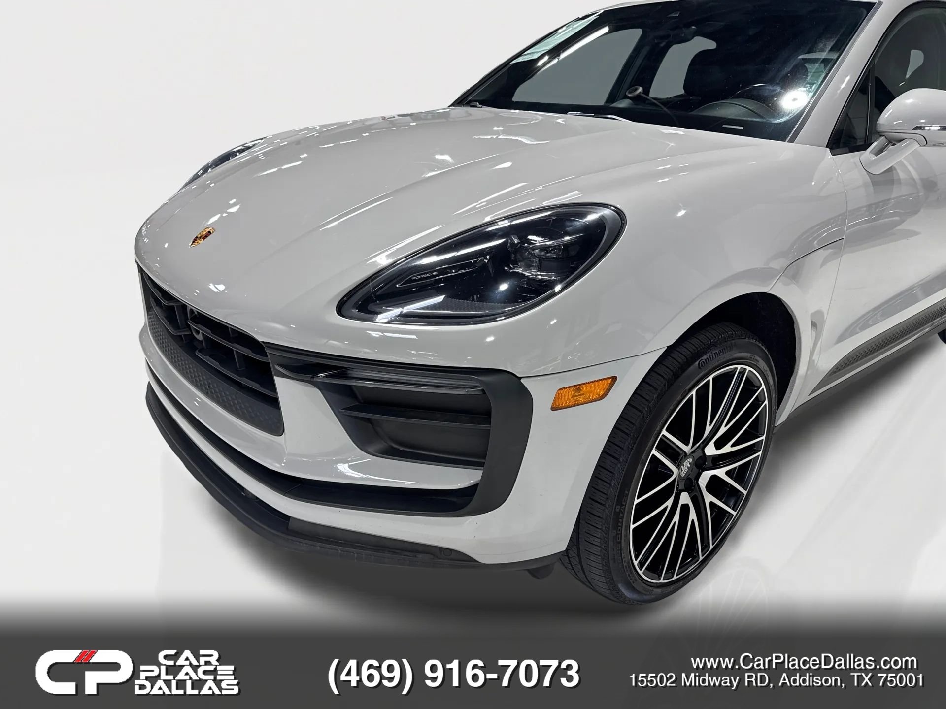 Used 2022 Porsche Macan w/ Premium Package Plus AWD/4WD image 3