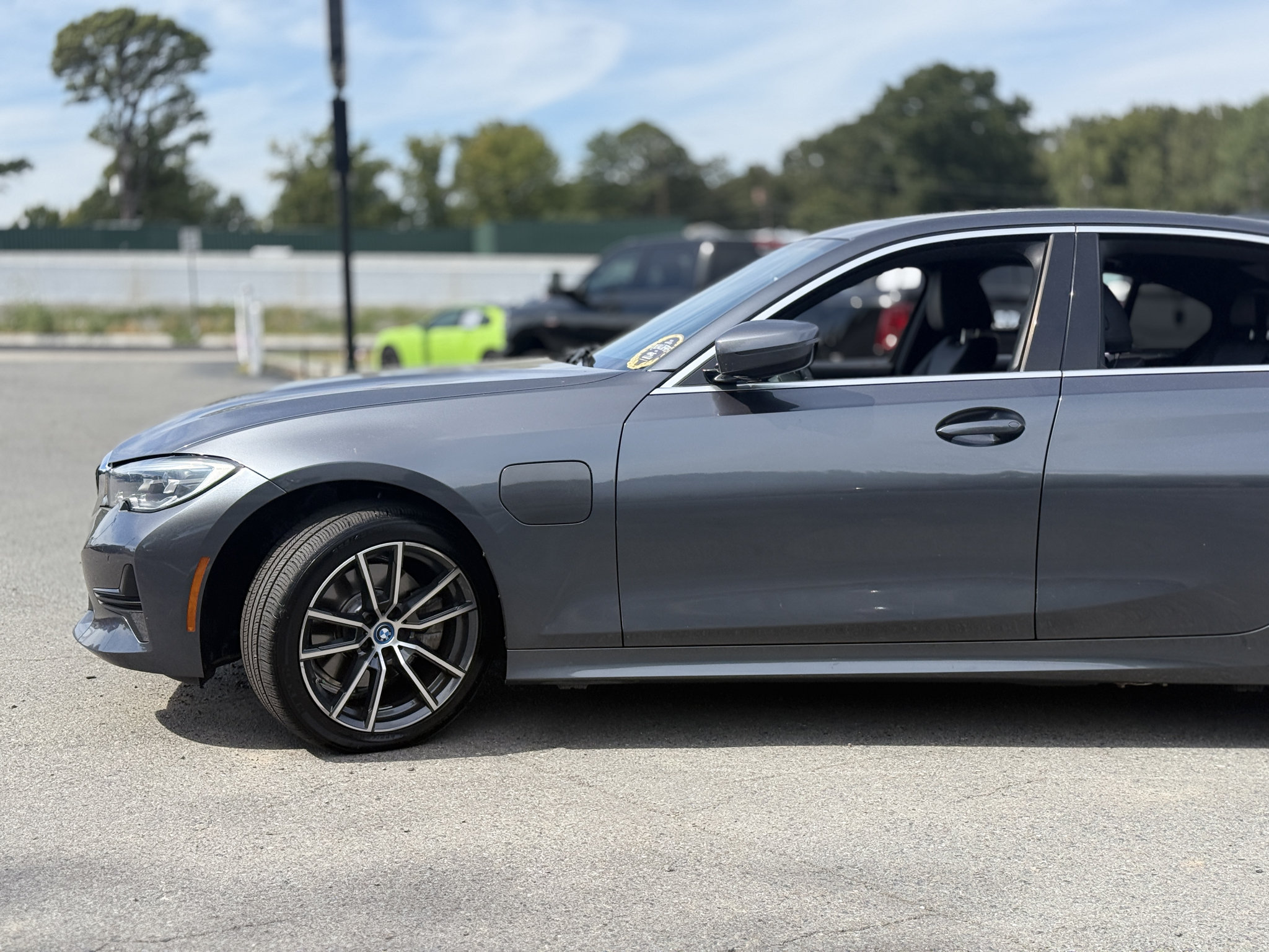Used 2022 BMW 330e xDrive w/ Driving Assistance Package AWD/4WD image 22