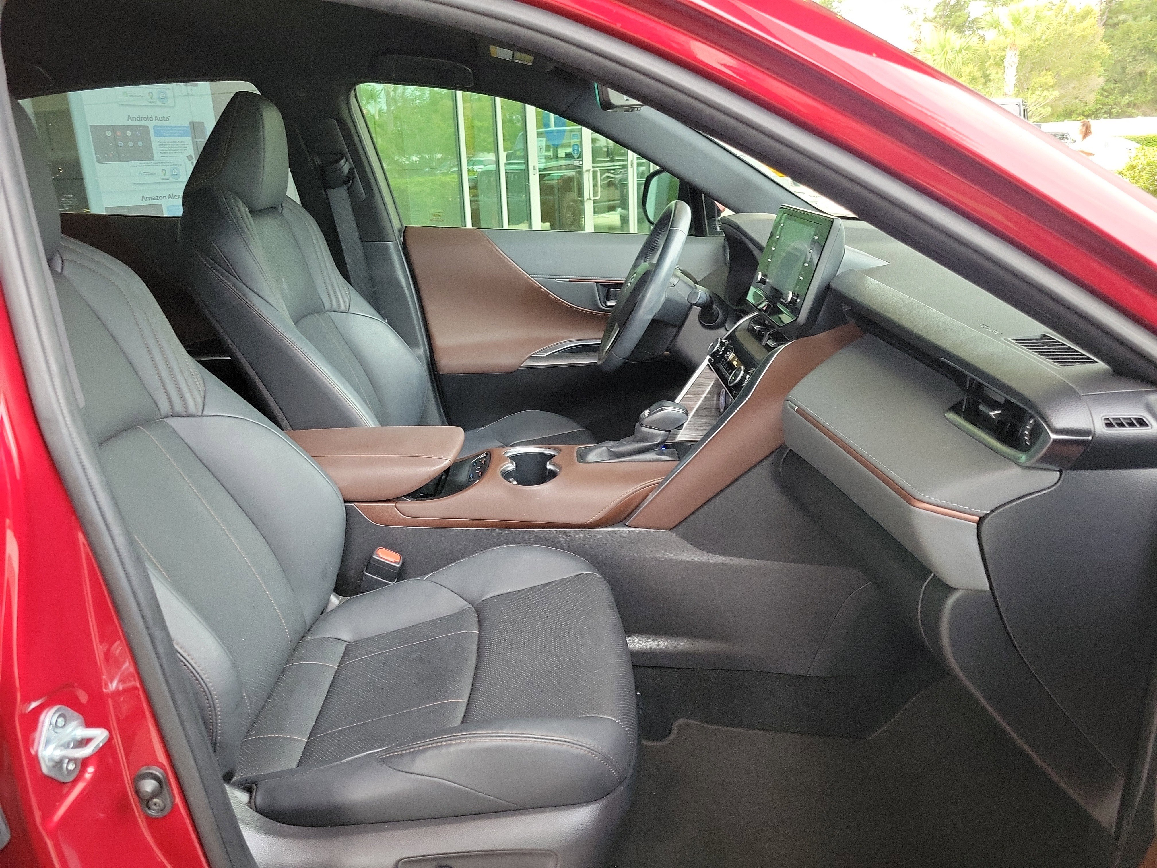 Certified 2021 Toyota Venza XLE image 30