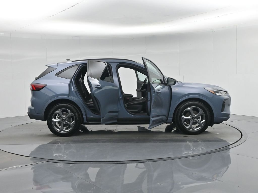 Used 2024 Ford Escape ST-Line w/ Equipment Group 301A image 5