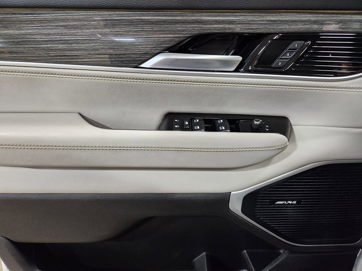 Used 2022 Jeep Wagoneer Series II w/ Premium Group I AWD/4WD image 43