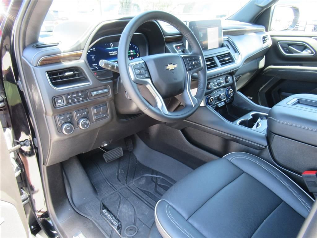 Used 2024 Chevrolet Tahoe Premier AWD/4WD image 13