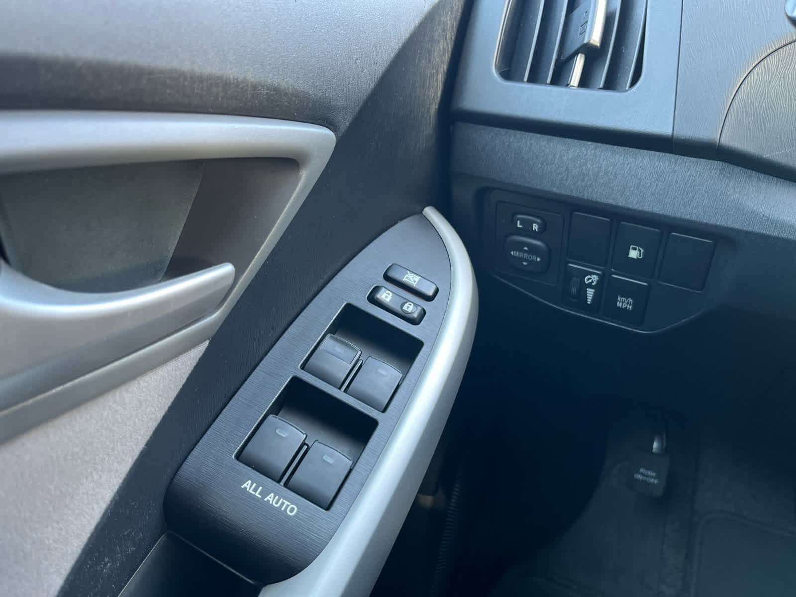 Used 2013 Toyota Prius Prime Plug-In Hybrid image 31