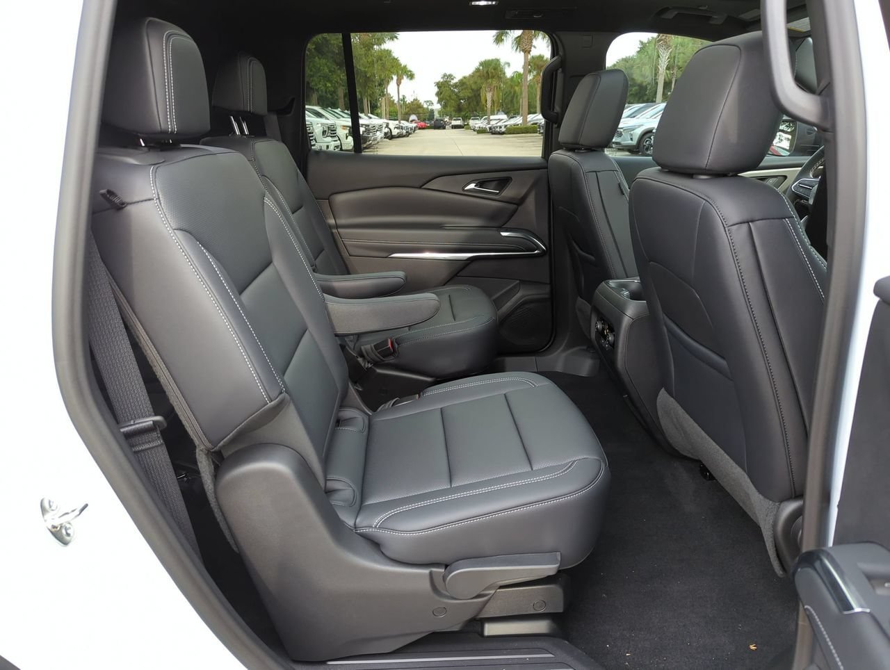 New 2027 Chevrolet Traverse LT w/ Sun and Wheel Package FWD image 23