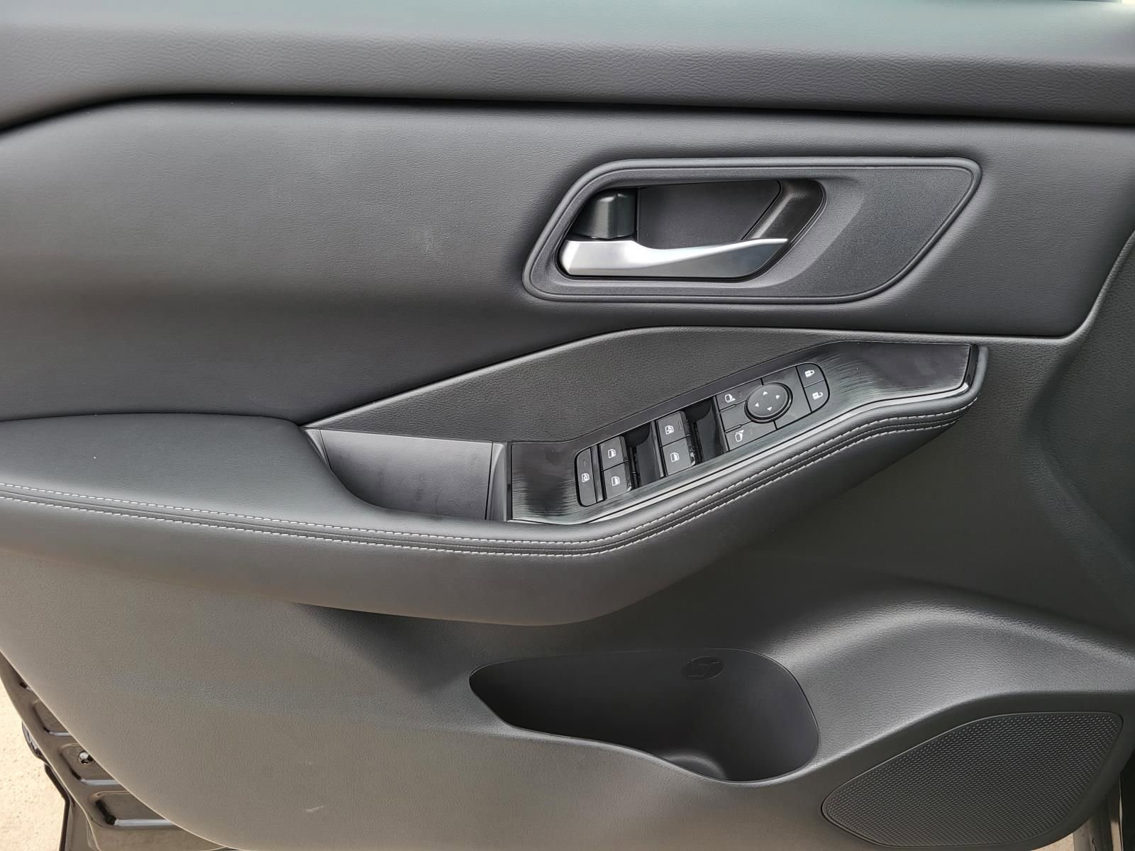 New 2026 Nissan Rogue SV image 18