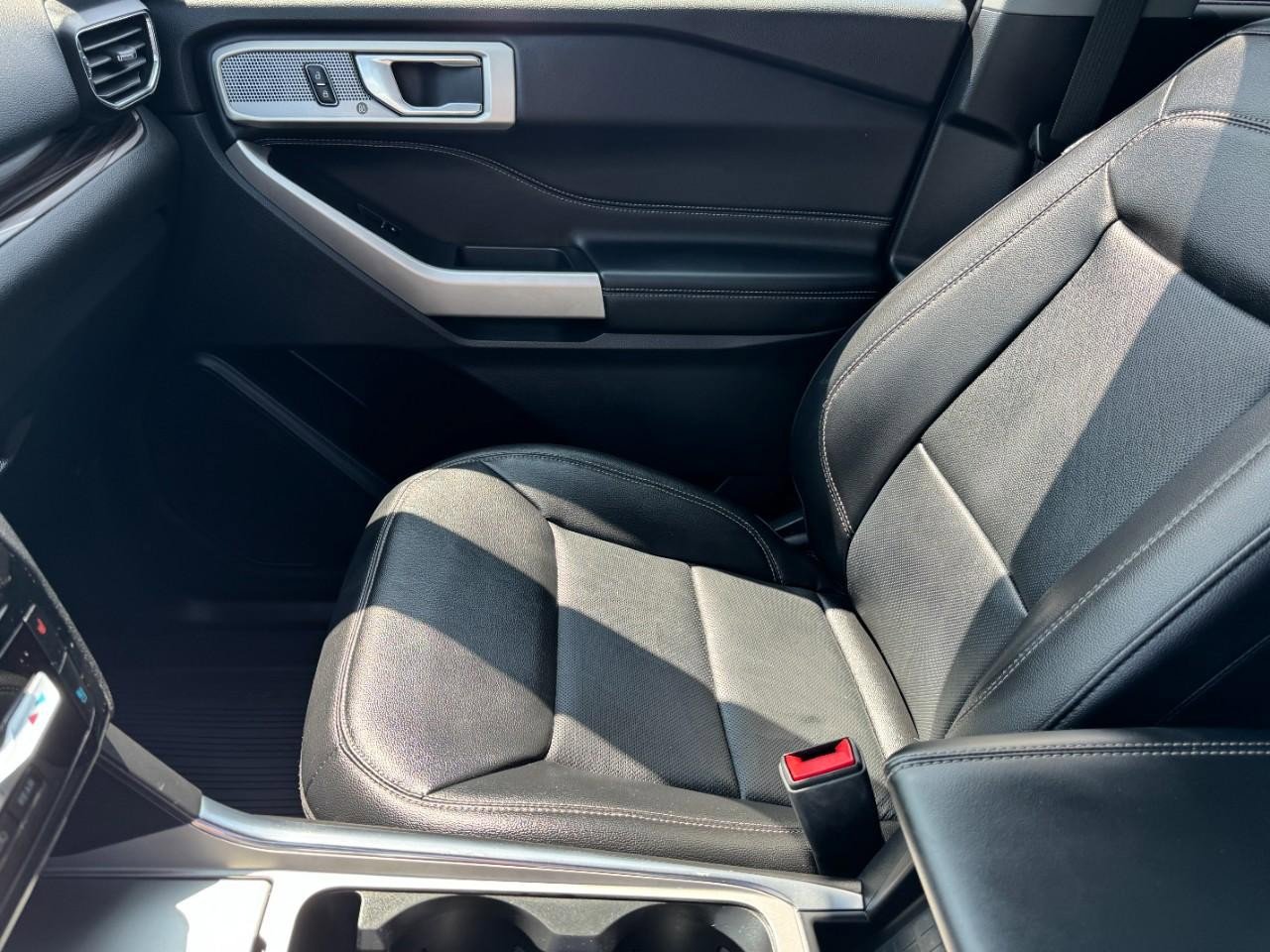Used 2022 Ford Explorer Limited w/ Equipment Group 301A image 15