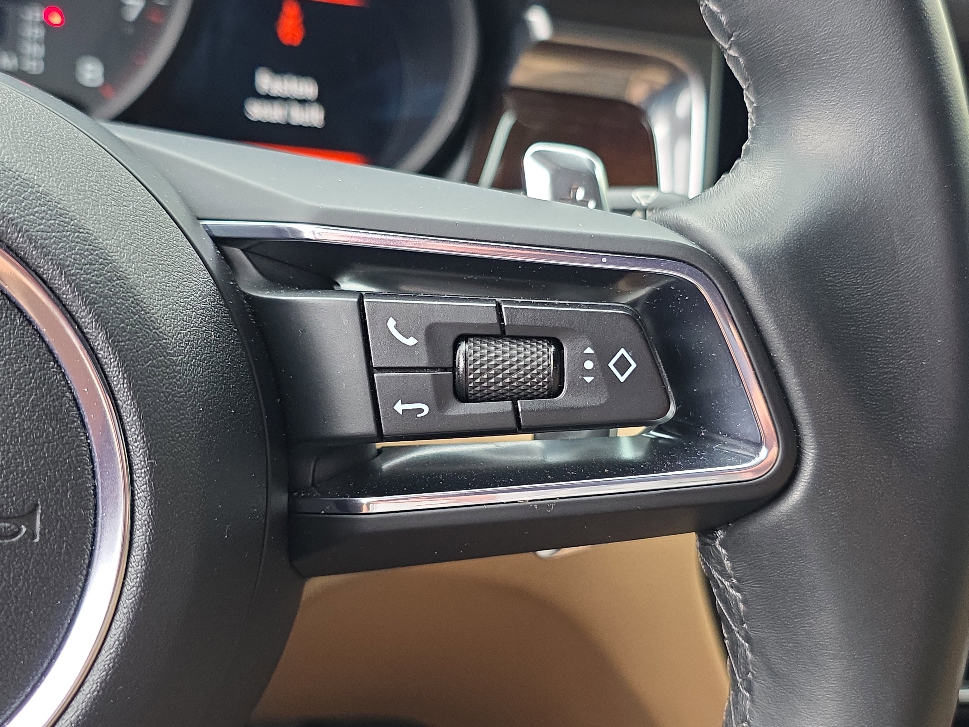 Used 2022 Porsche Macan AWD/4WD image 22