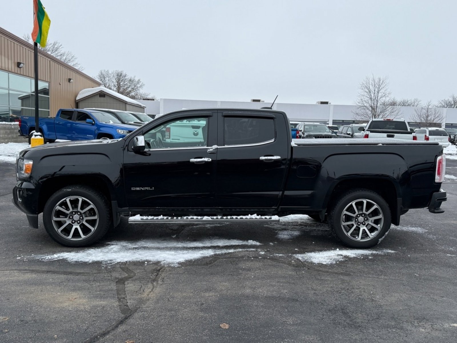 Used 2020 GMC Canyon Denali image 5