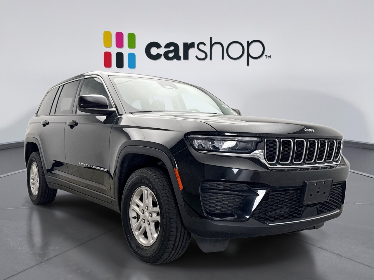 Used 2023 Jeep Grand Cherokee Laredo AWD/4WD image 7