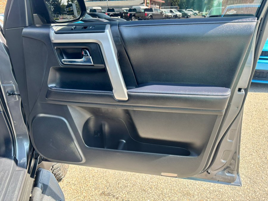 Used 2023 Toyota 4Runner SR5 Premium w/ Moonroof Package AWD/4WD image 10