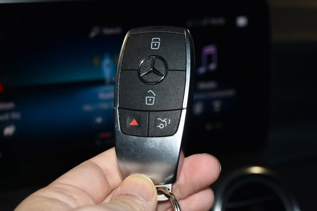 Used 2022 Mercedes-Benz GLC 300 4MATIC image 17