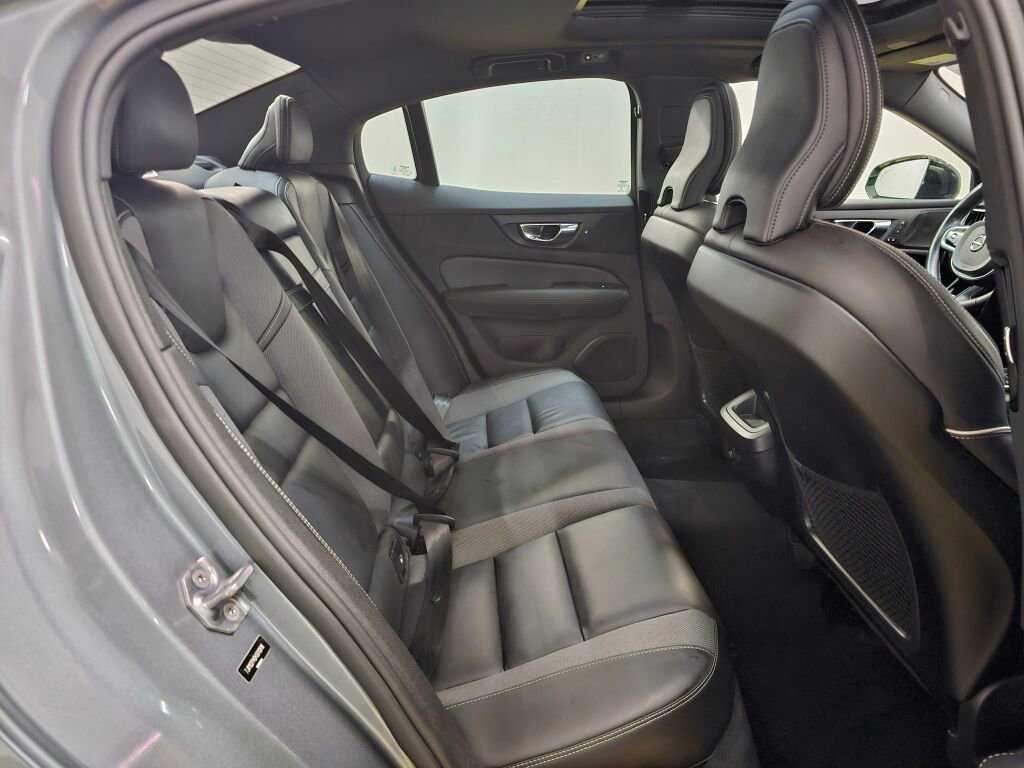 Used 2019 Volvo S60 T5 R-Design FWD image 12