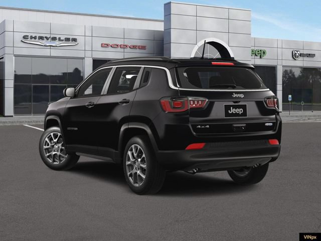 Used 2024 Jeep Compass Latitude w/ Sun and Sound Group AWD/4WD image 5