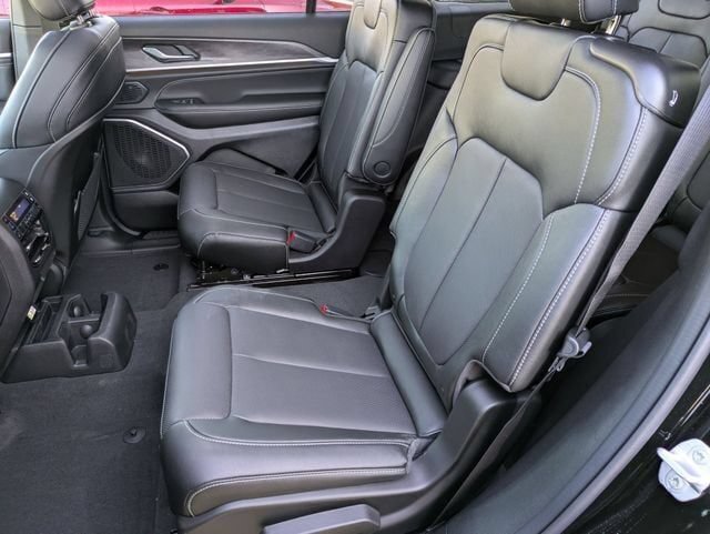 New 2026 Jeep Grand Cherokee L Limited AWD/4WD image 30