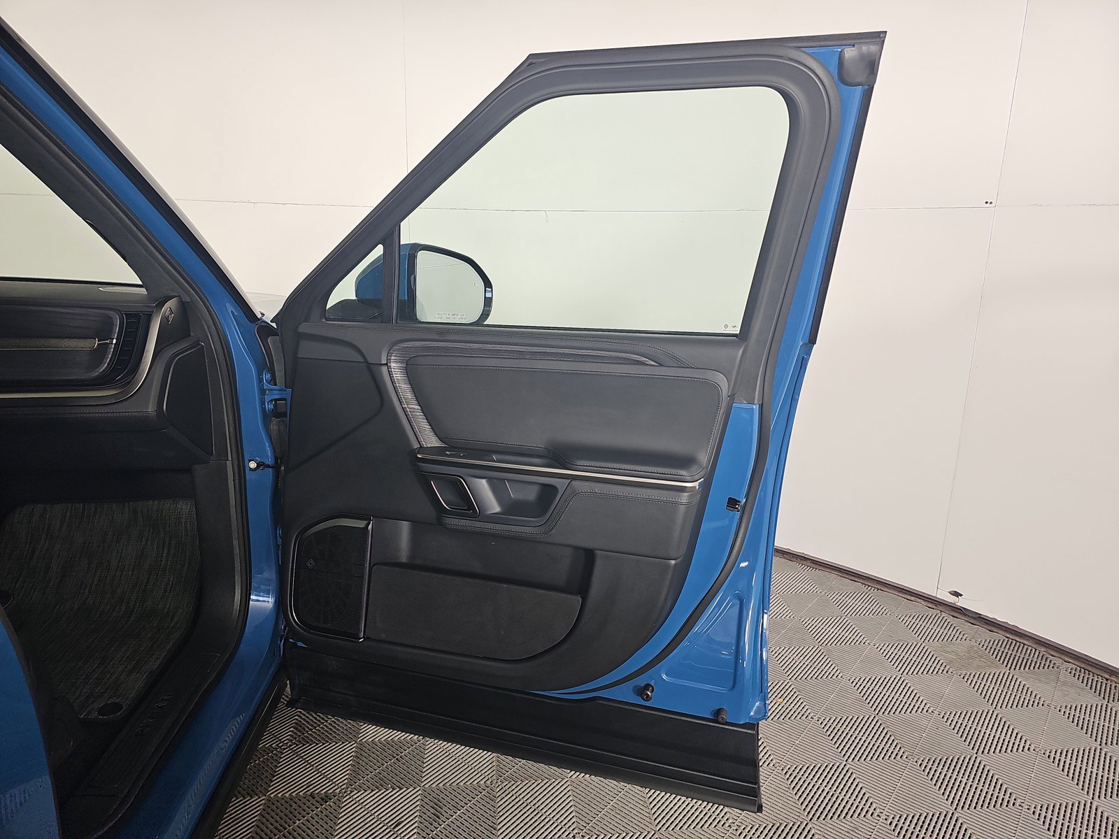 Used 2024 Rivian R1T Adventure AWD/4WD image 18