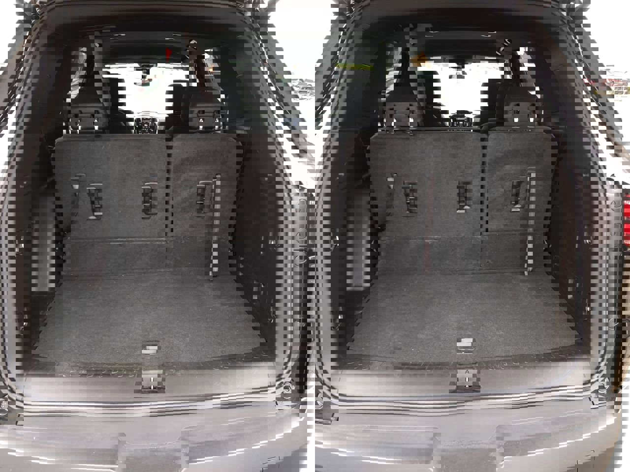 Used 2023 Chevrolet Traverse LT image 9