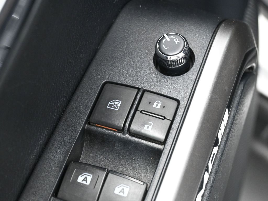Used 2017 Toyota Tacoma Limited AWD/4WD image 11