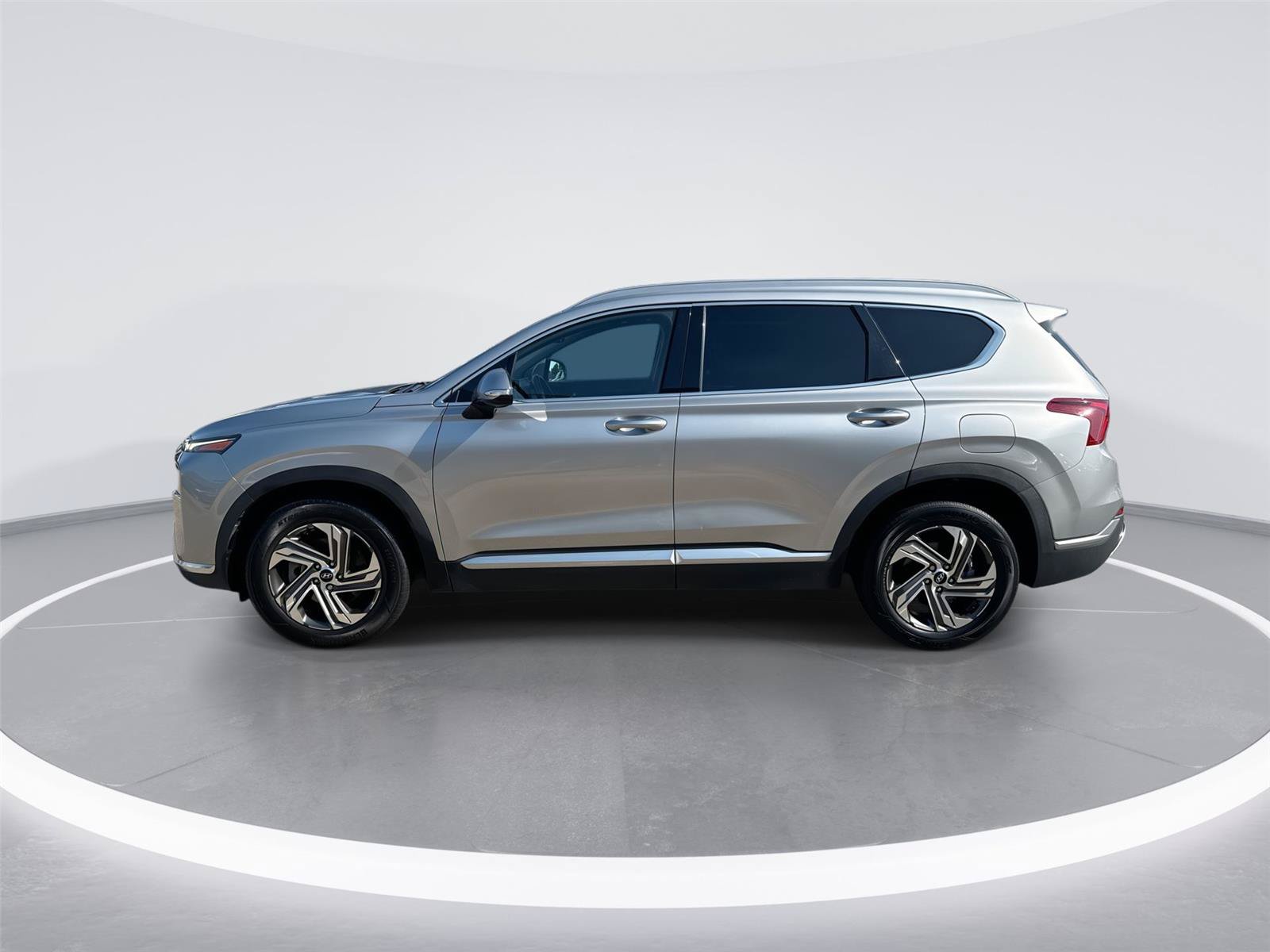 Used 2022 Hyundai Santa Fe SEL w/ Convenience + Premium Package FWD image 5