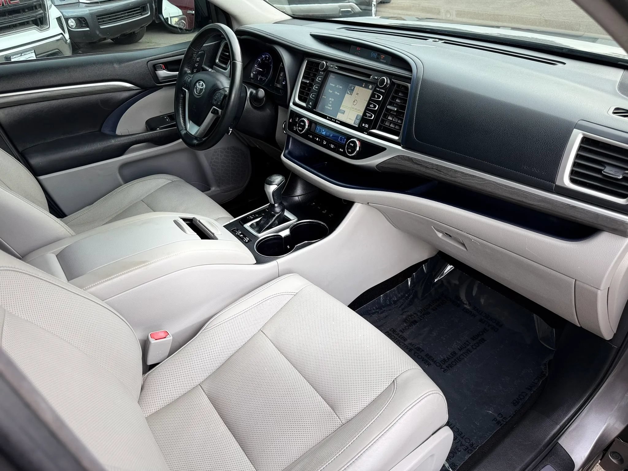 Used 2018 Toyota Highlander Limited w/ Carpet Mat Package (TMS) AWD/4WD image 22