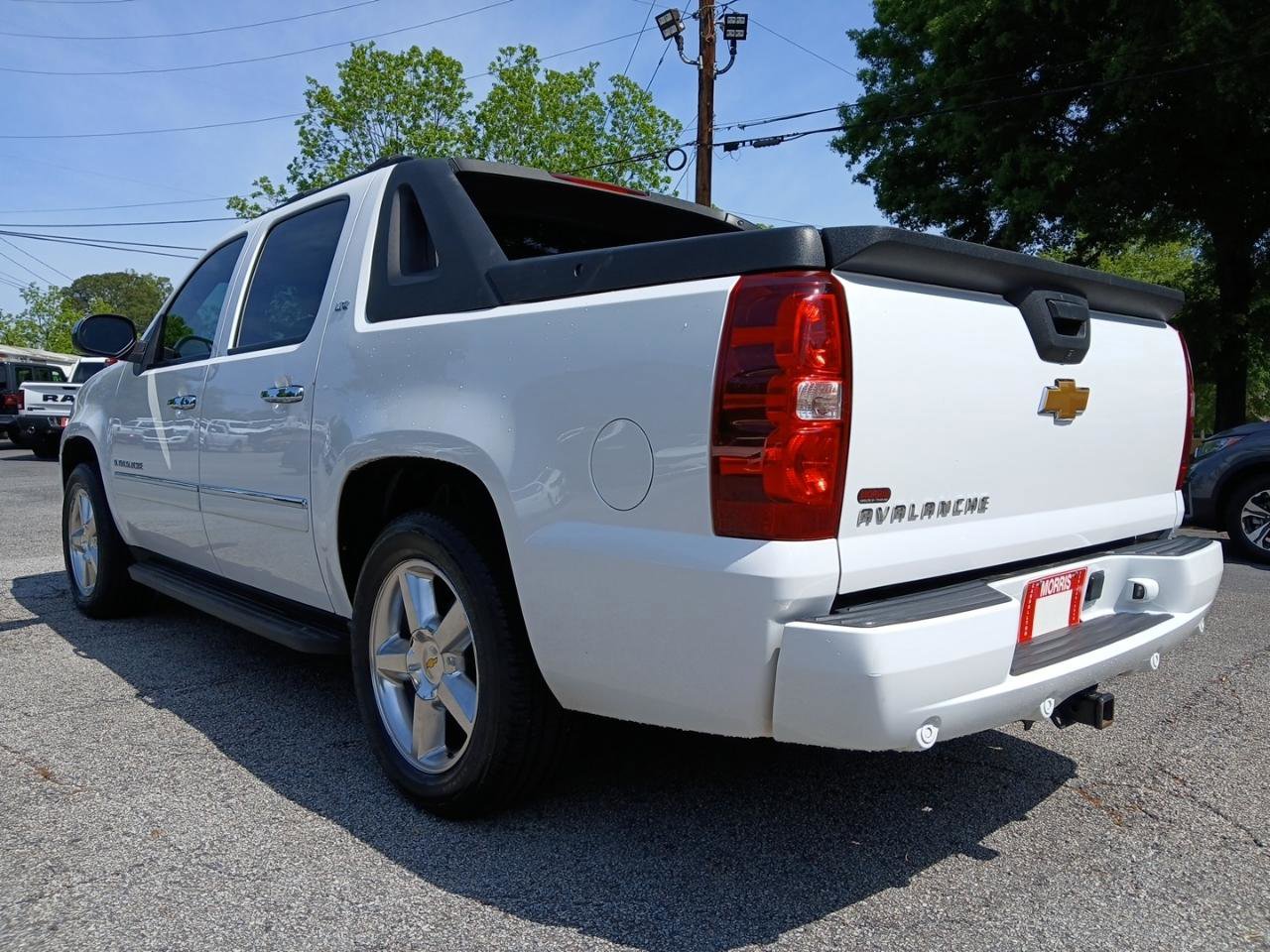 Used 2012 Chevrolet Avalanche LTZ RWD image 9
