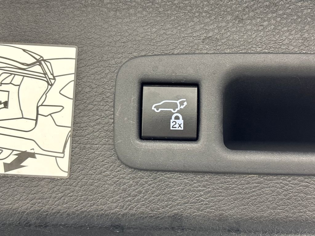 Certified 2024 Toyota Sienna XLE image 30