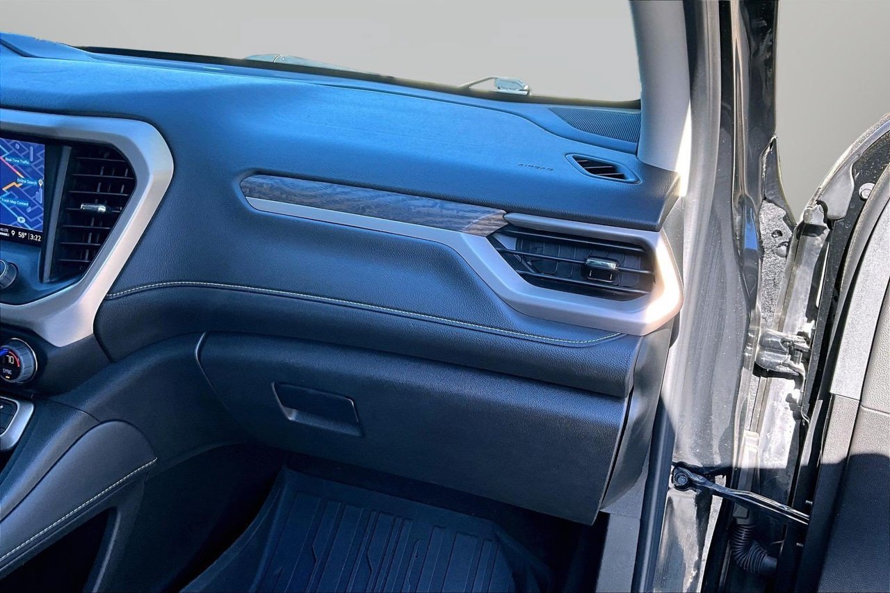 Used 2023 GMC Acadia Denali w/ Black Diamond Edition FWD image 19
