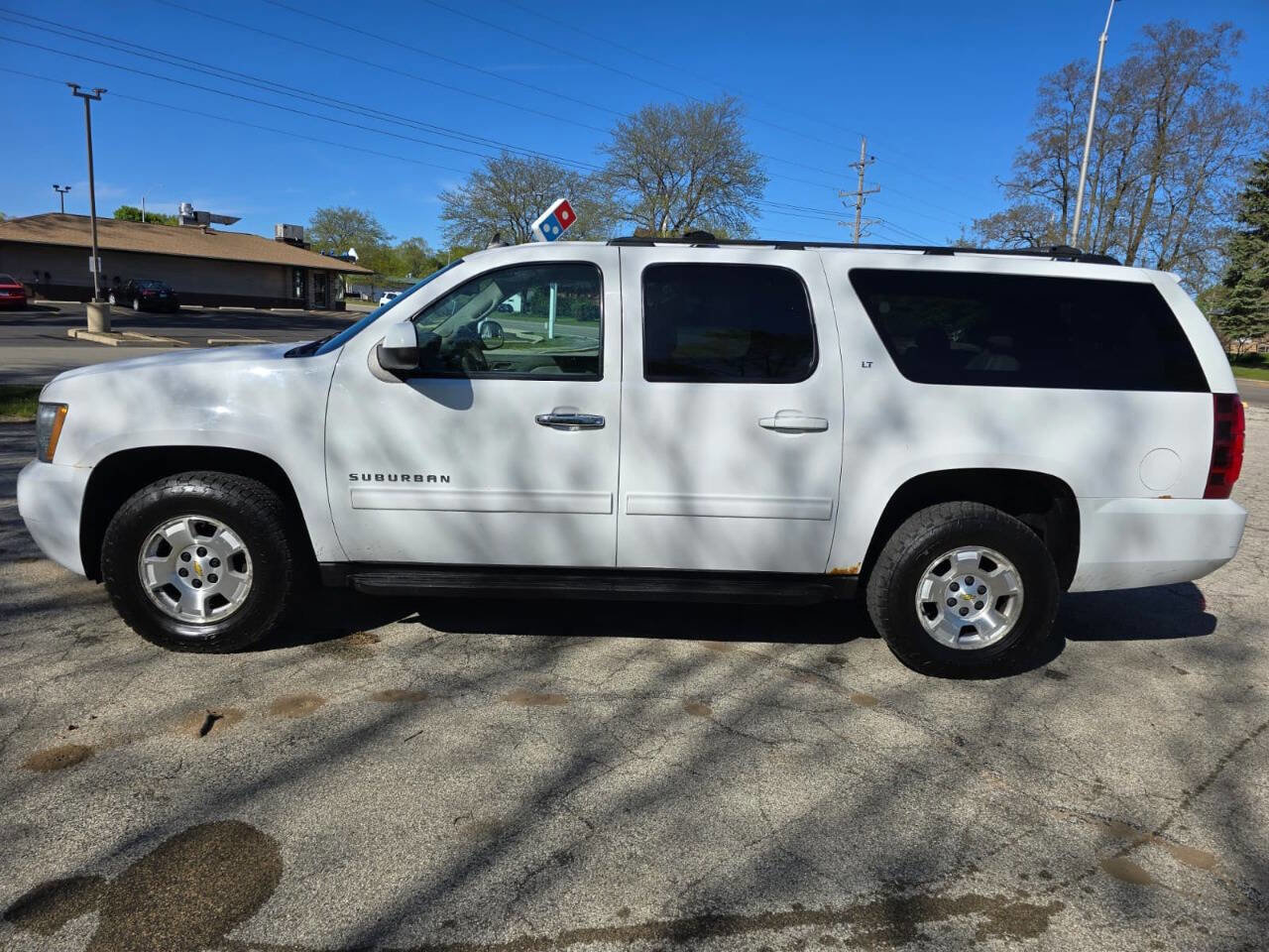Used 2012 Chevrolet Suburban LT w/ Luxury Package AWD/4WD image 4