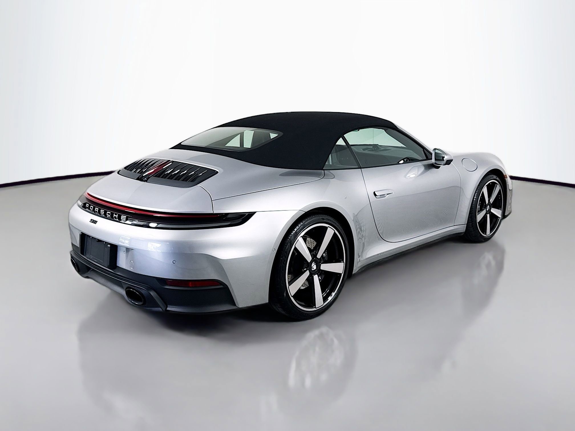 Certified 2025 Porsche 911 Carrera RWD image 9