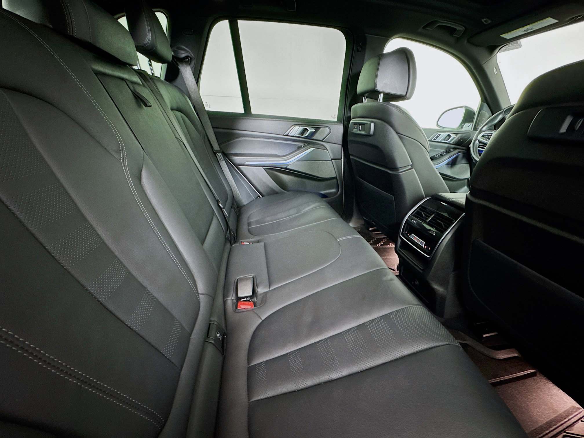 Used 2022 BMW X5 M50i w/ Parking Assistance Package image 26