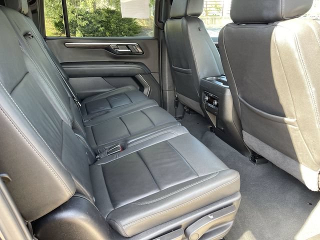 Used 2025 Chevrolet Suburban Z71 AWD/4WD image 15