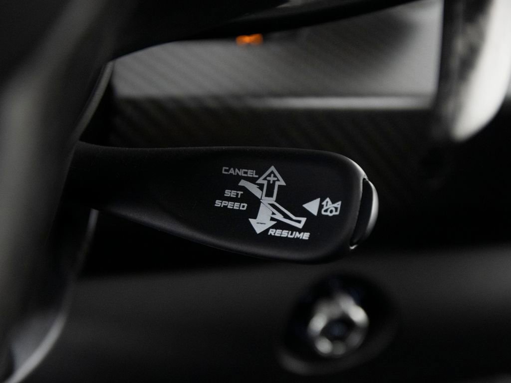 Used 2019 McLaren Senna image 32