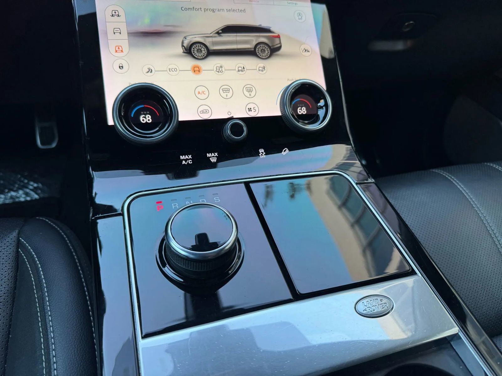 Used 2018 Land Rover Range Rover Velar R-Dynamic SE image 18